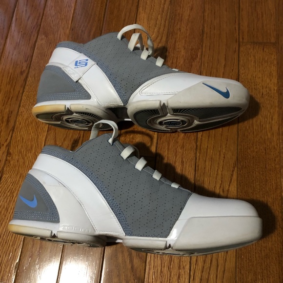 Nike LeBron 5 Low Stealth University Blue - Picture 3 of 6